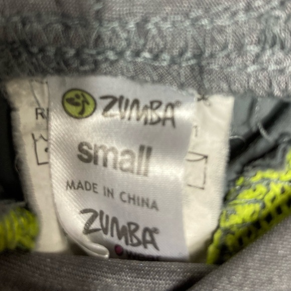 Zumba Grey and Neon Capris Size Small - Picture 4 of 4